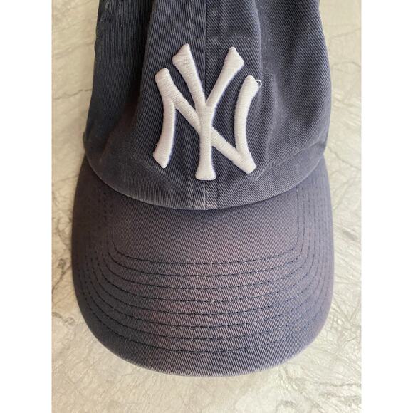 New York Yankees Faded Blue Baseball Hat - Picture 3 of 9